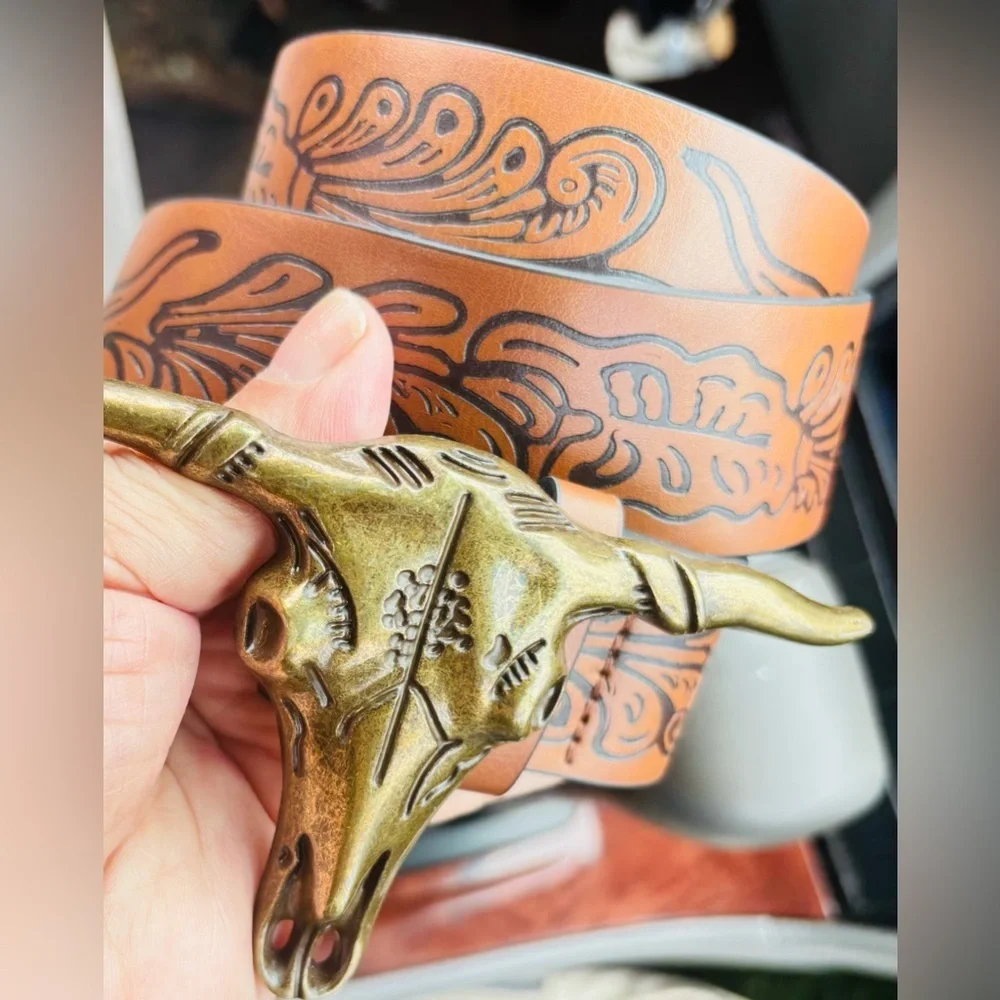 Western-style brown leather belt